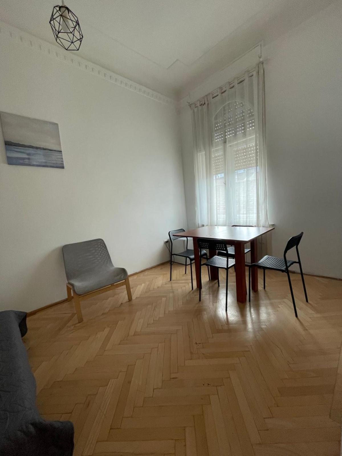 White Pearl Rooms Near Gozsdu — Fotók 3